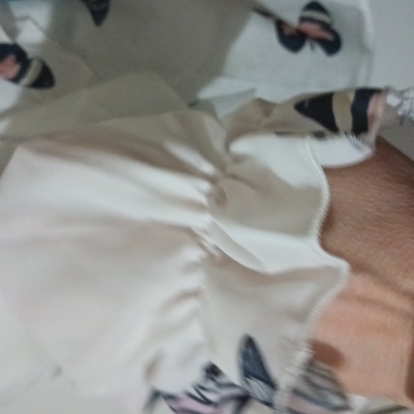 Butterfly XL Button Front V-Neck Long Sleeve with Elastic Cuff - Picture 3 of 5